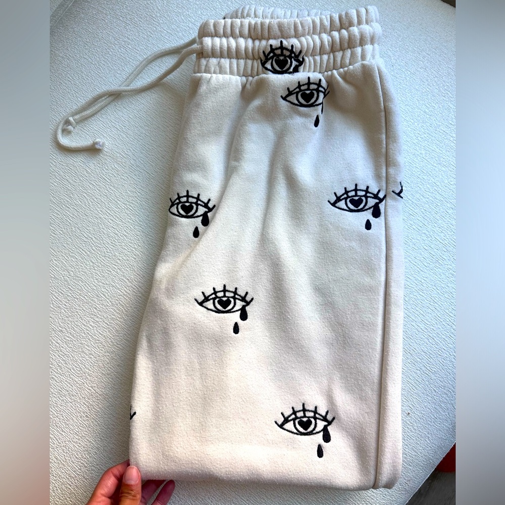 Embroidered Eye of Horus in beige sweatpants